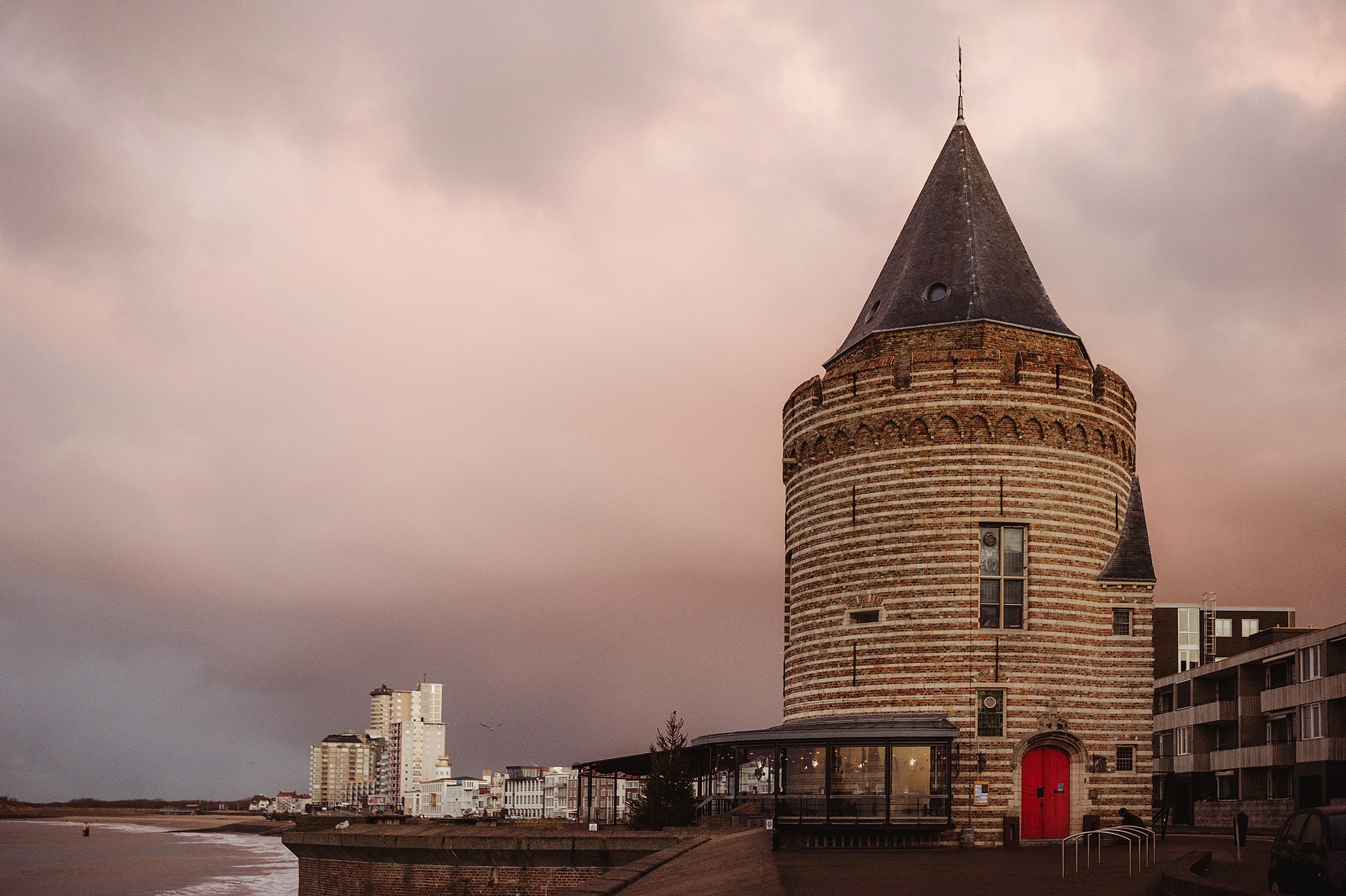 Dormir dans une tour face à la mer aux Pays-Bas